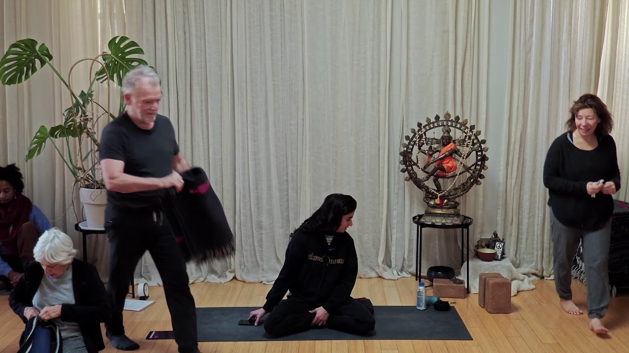 Three Queens Yoga Classes Live