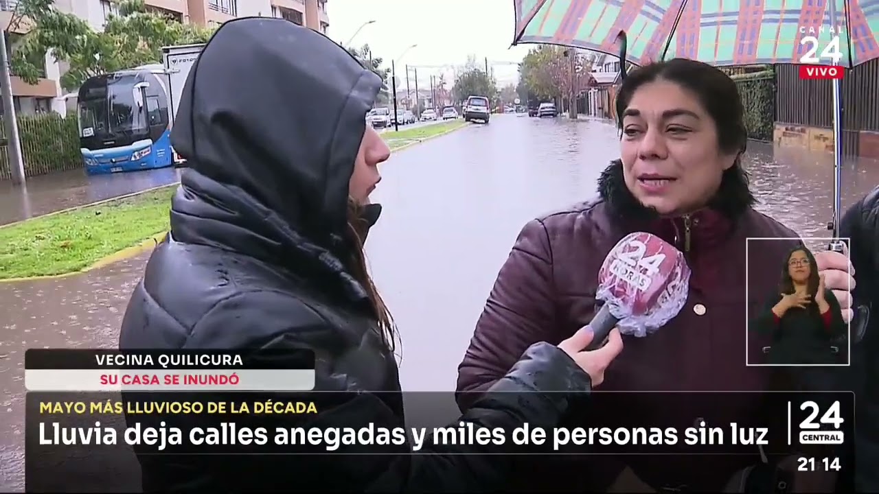 Lluvia deja calles anegadas y miles de personas sin luz