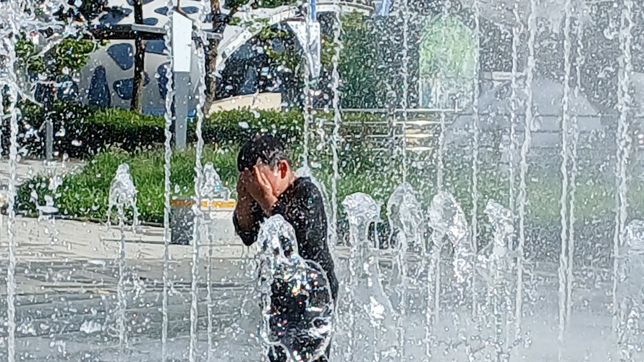 바닥분수는 언제나 좋아요^^ 건율이 신나!! 실시간!! 지금!! The floor fountain is good ^^ Real time!! Now!!