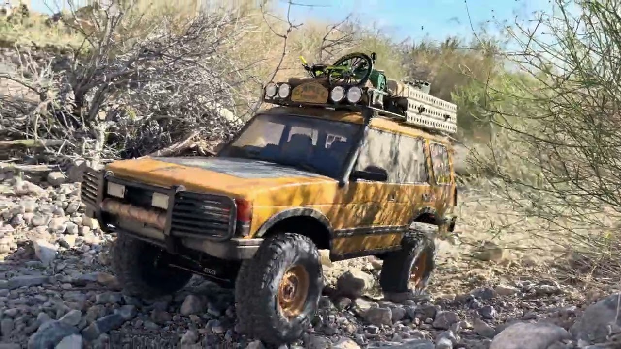 Fms Camel Trophy Discovery on a new trail#rccrawl #fcx10 #landrover 