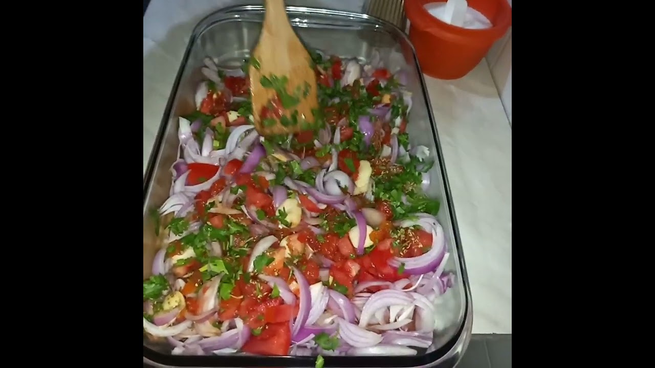 ΒΑΚΑΛΑΟΣ ΠΛΑΚΙ ΣΤΟΝ ΦΟΥΡΝΟ.