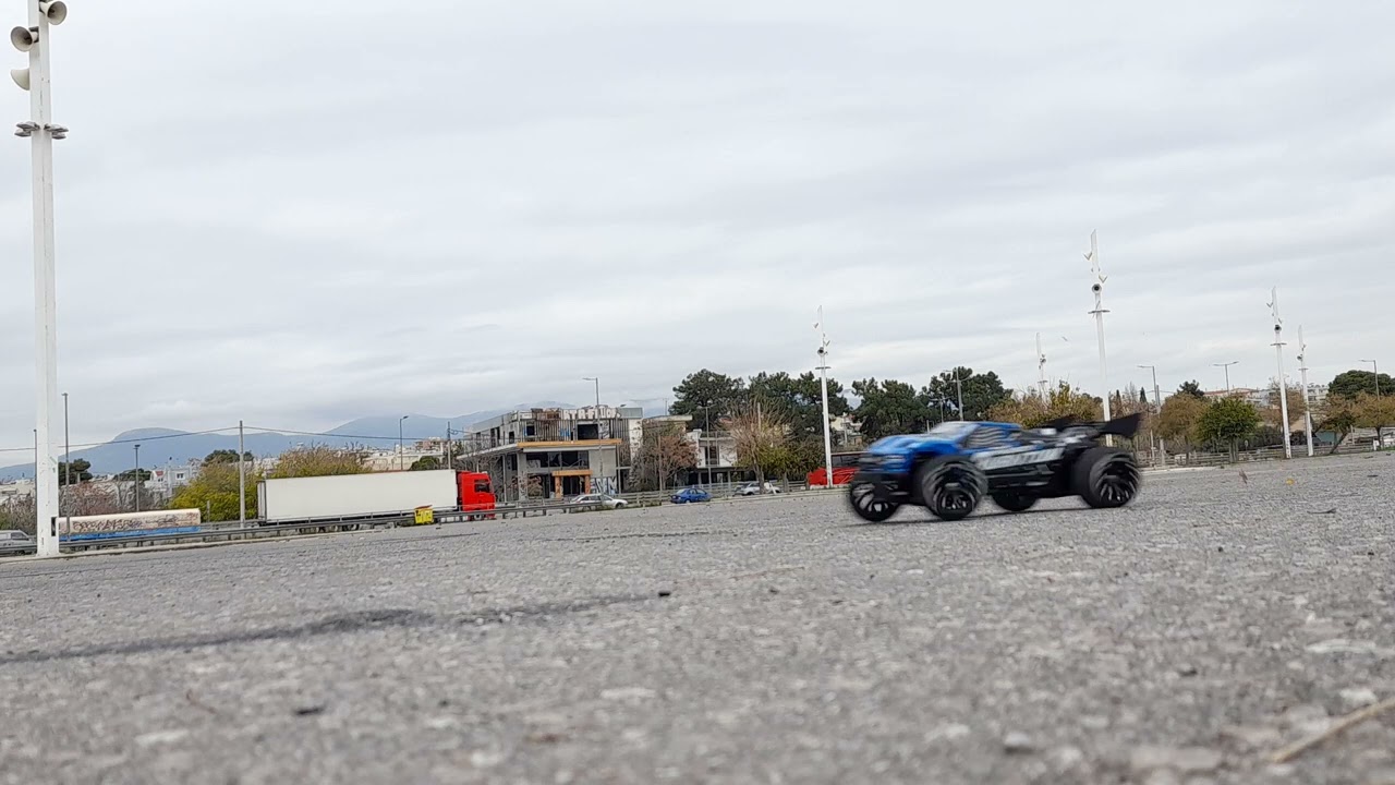 STREET bashing with MVK Quantum BrushlesS on 3s LiPo💪 #streetbashing #louisetires #rccars #rcfun