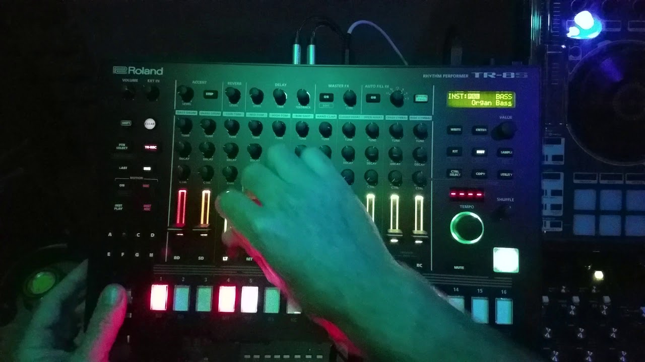 Roland TR-8s Tutorial: Sub-step & Flam