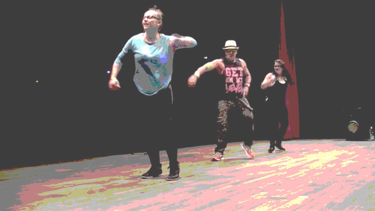 ZUMBA - Ella Me Copia zin 39