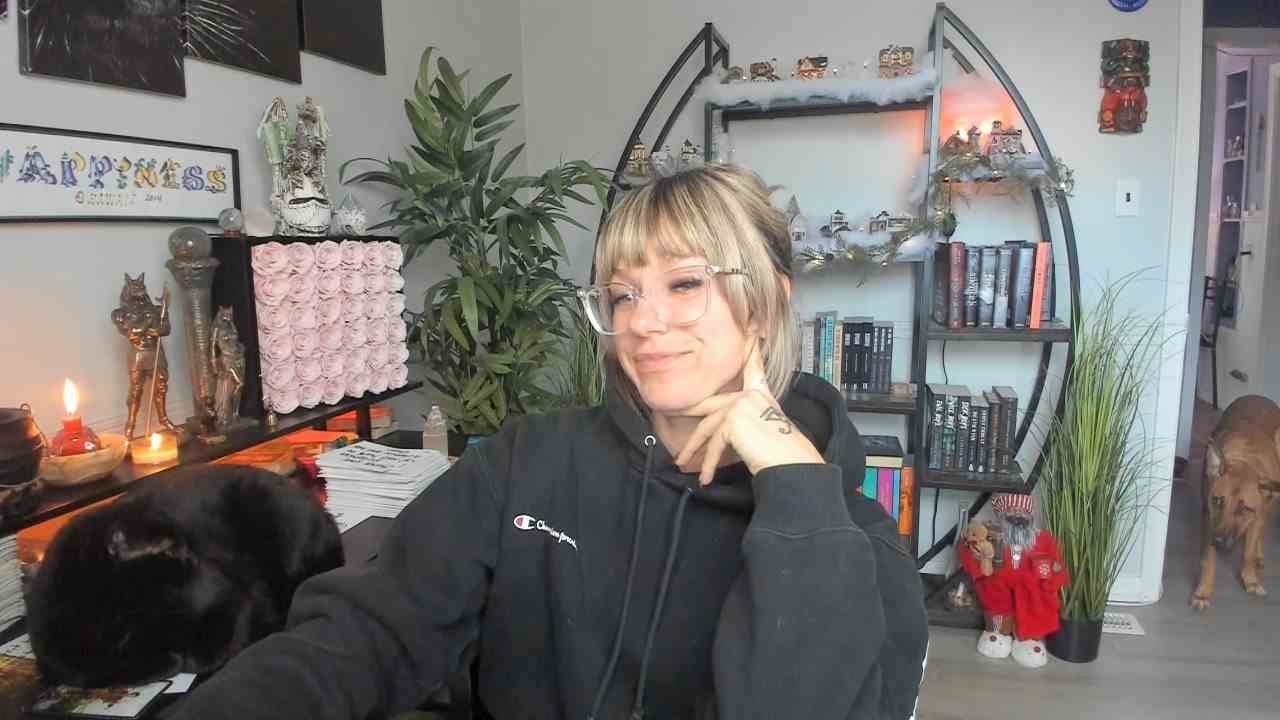 В твоей ауре есть кто-то пикантный 😍