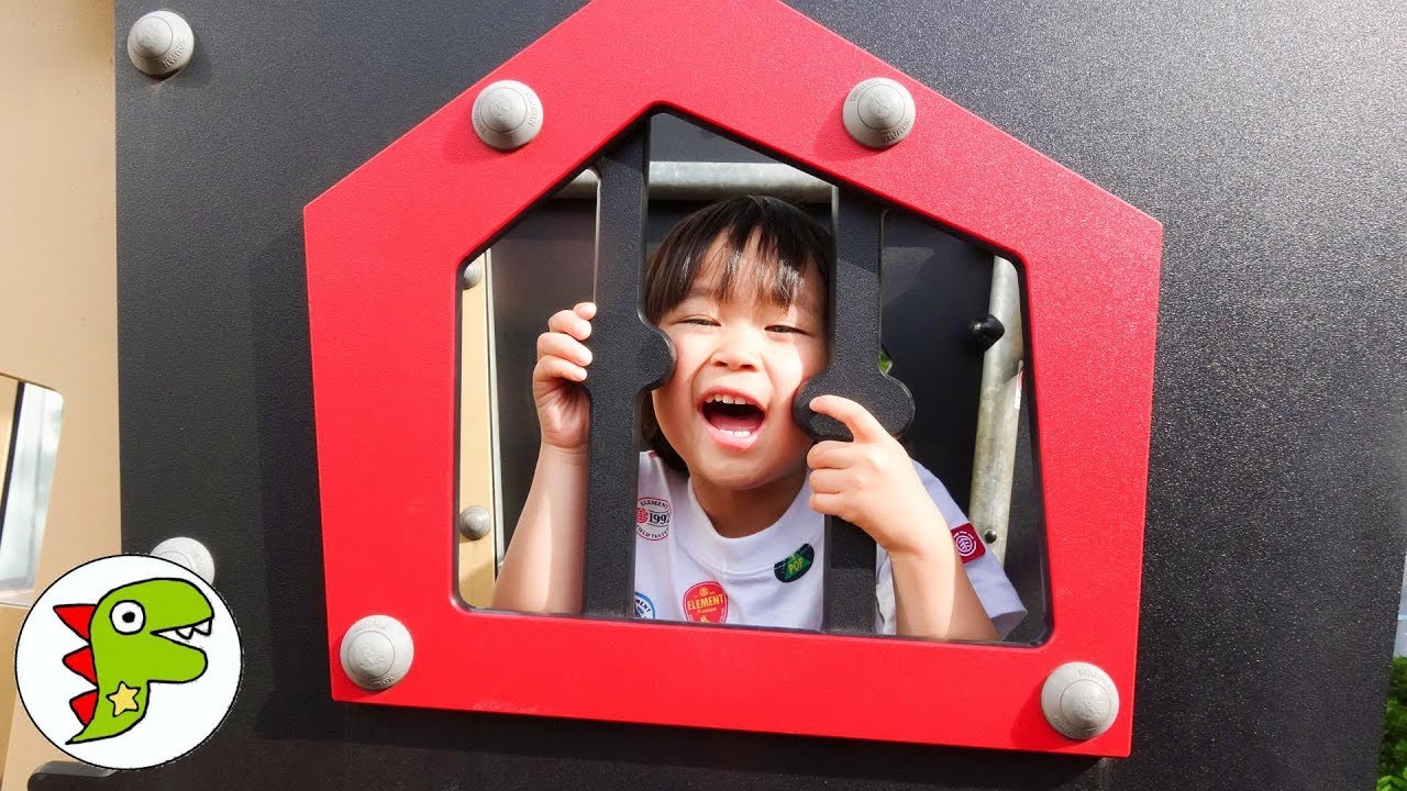 外にある公園で遊んだよ！滑り台やアスレチックで遊ぼう！トイキッズ