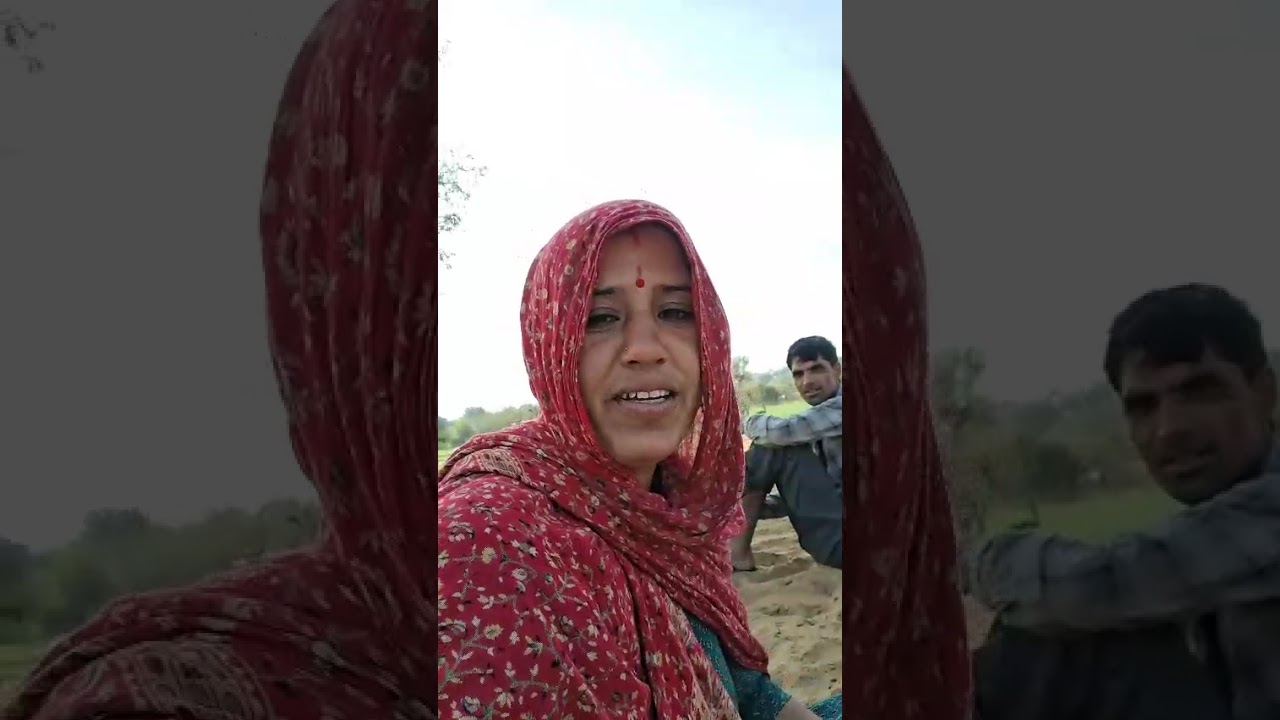 अ देखो गांव के चार चमचा और चमची की बात तो देखो