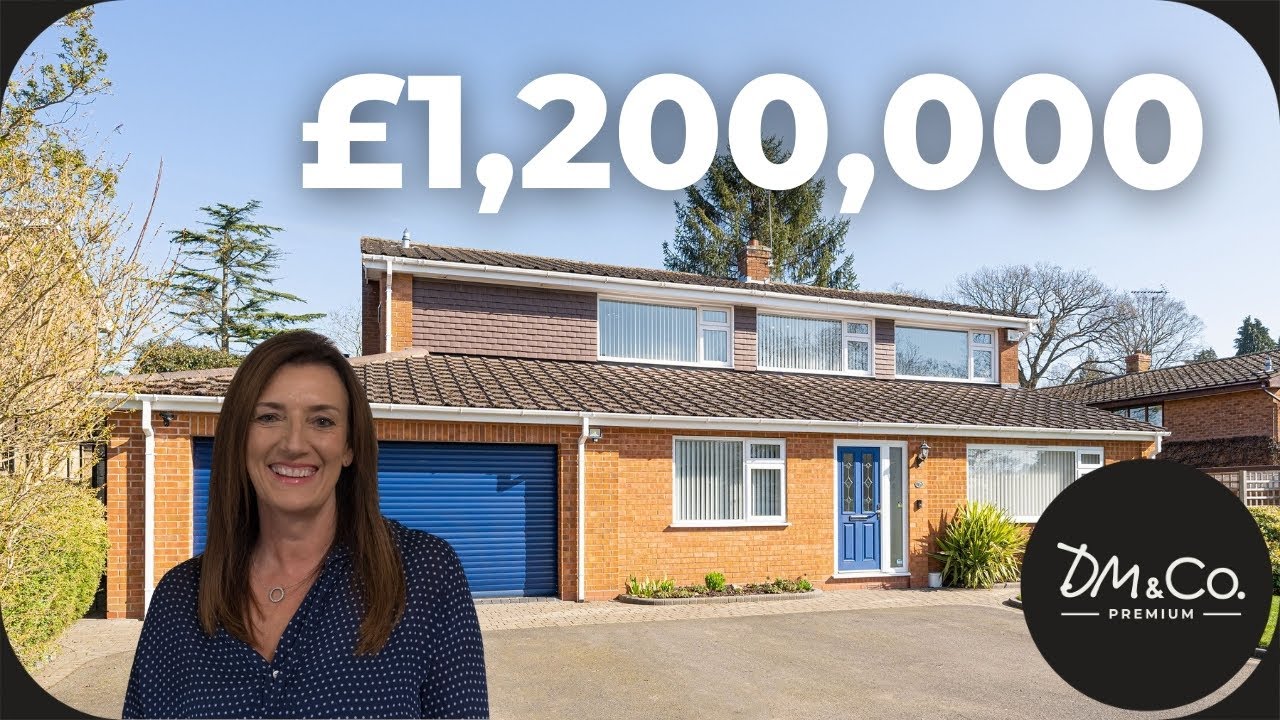 Very well located on Avenue Close in the centre of Dorridge, Solihull - House Tour