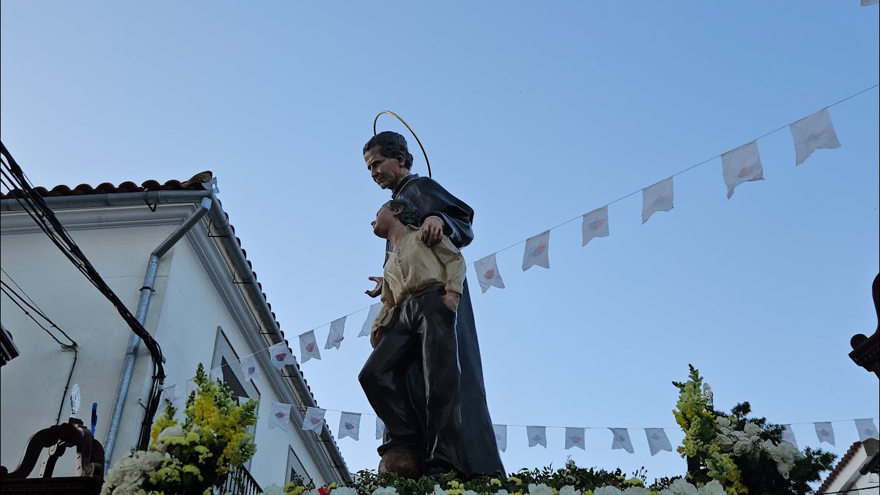 Procesión de María Auxiliadora en calle San Antonio de Pozoblanco