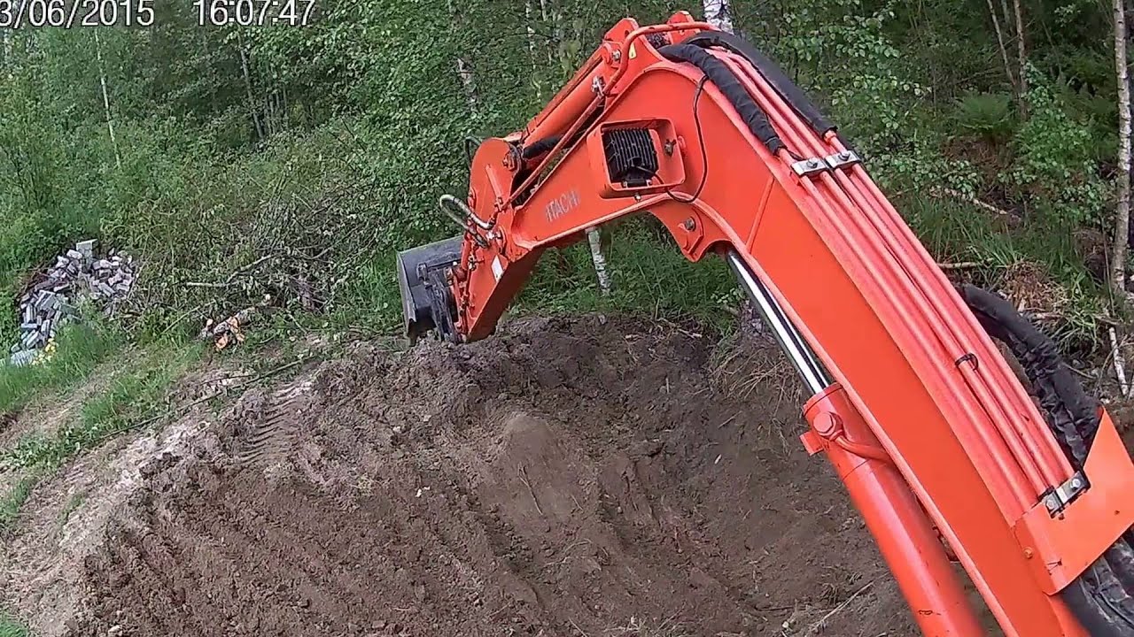 Hitachi Zaxis 50U  digging dirt