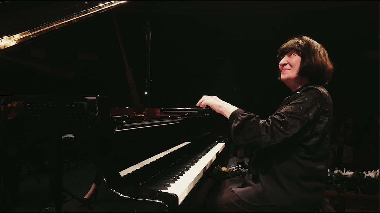 Eliso Virsaladze Plays Mozart Piano Concerto No. 21 (Encore)
