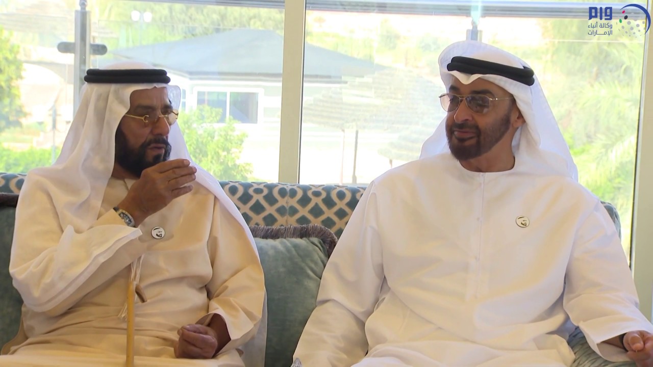 محمد بن زايد يزور عيسى سعيد الخييلي في منزله بالعين