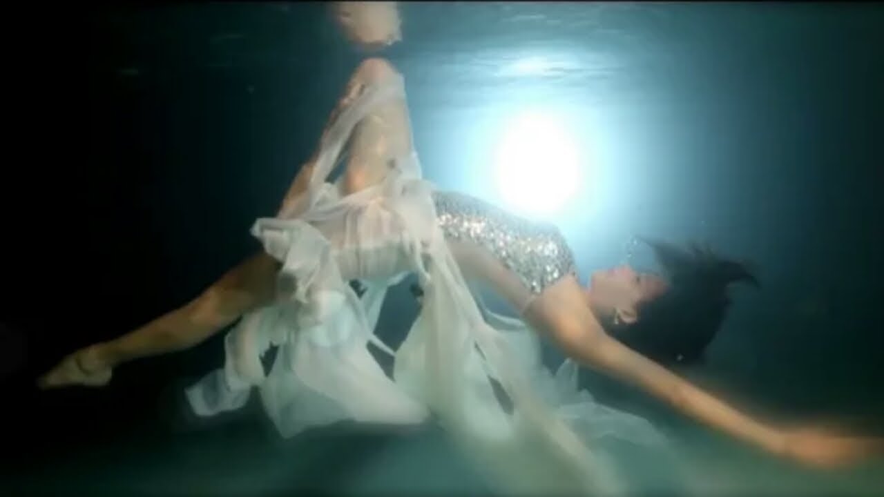 Pi Jaun (Official Video) - Farhan Saeed Feat. Momina Mustehsan