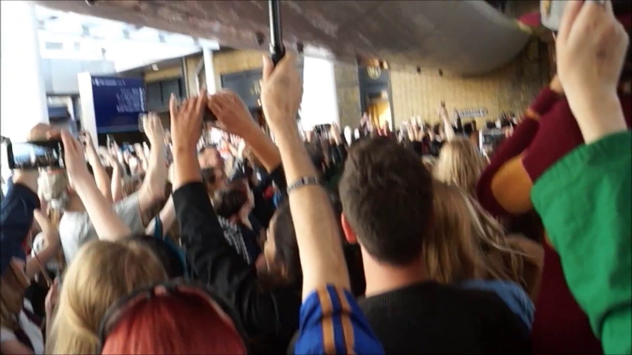19 YEARS LATER HARRY POTTER EPILOUGE - 1ST SEPTEMBER 2017 (NEW FOOTAGE FROM KINGS CROSS STATION)