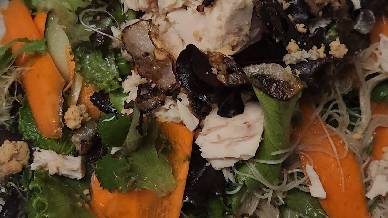 Spicy Asian Style Tuna Salad #SpicyAsianStyleTunaSalad #AsianSalad 