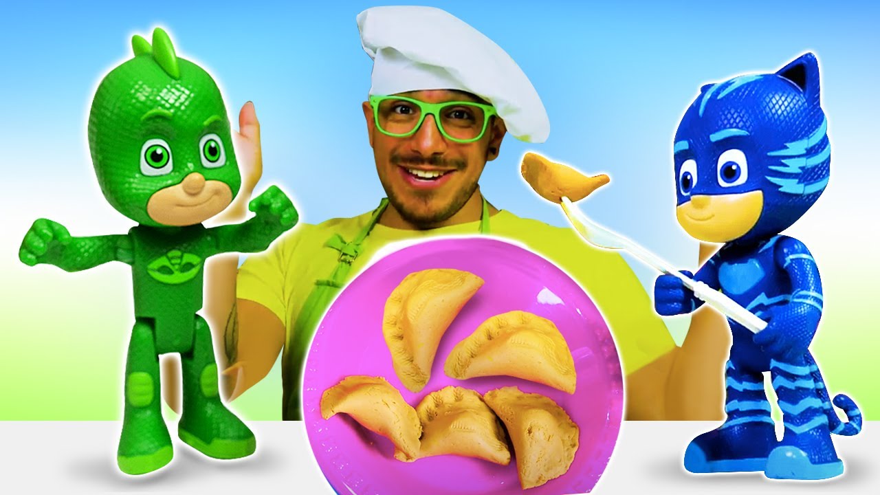 Raviolis dulces con frutas. Cocina para niños con los Héroes en Pijama. Juguetes de PJ Masks.