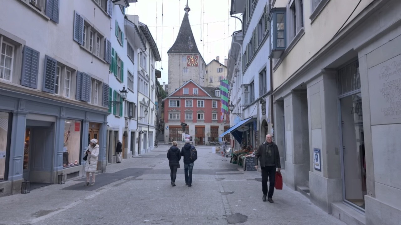 Zurich Walk: Polybahn, Einstein & Old Town 🎓🏘️