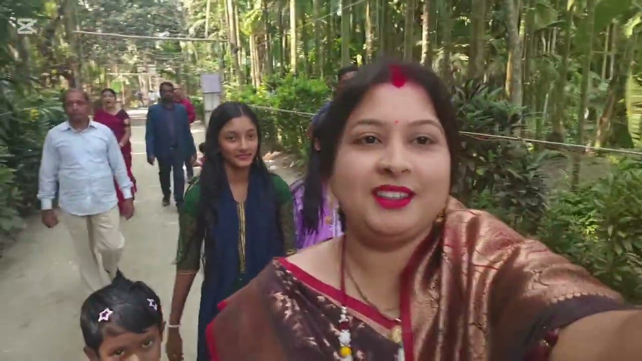 সবাই মিলে বাবাজির  কীর্তনে যাচ্ছি 
