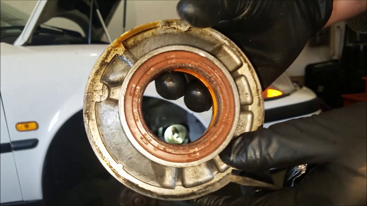 Saab - Replacing the Front Crankshaft Seal
