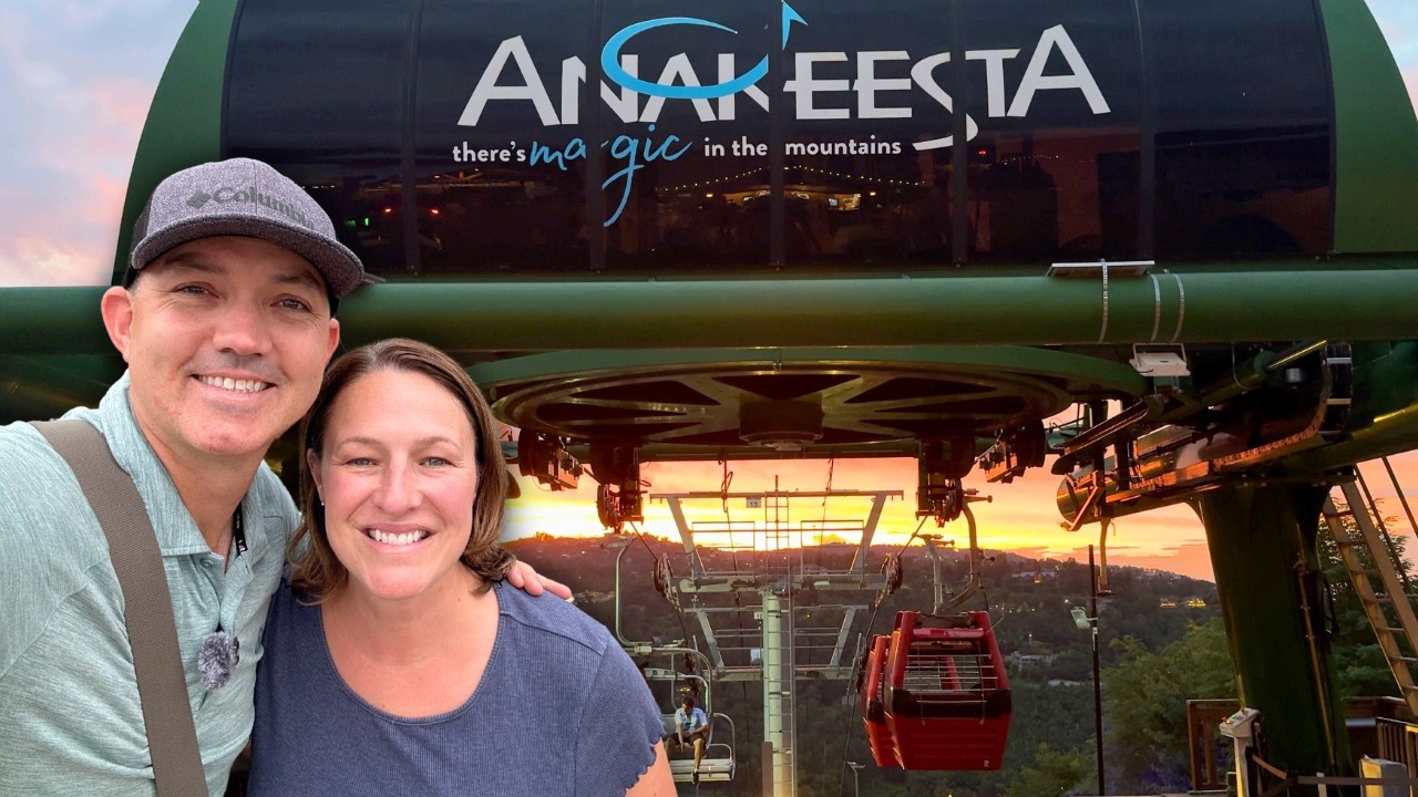 Gatlinburg Tennessee's Anakeesta At Night | Food, Views & Bears, Oh My!