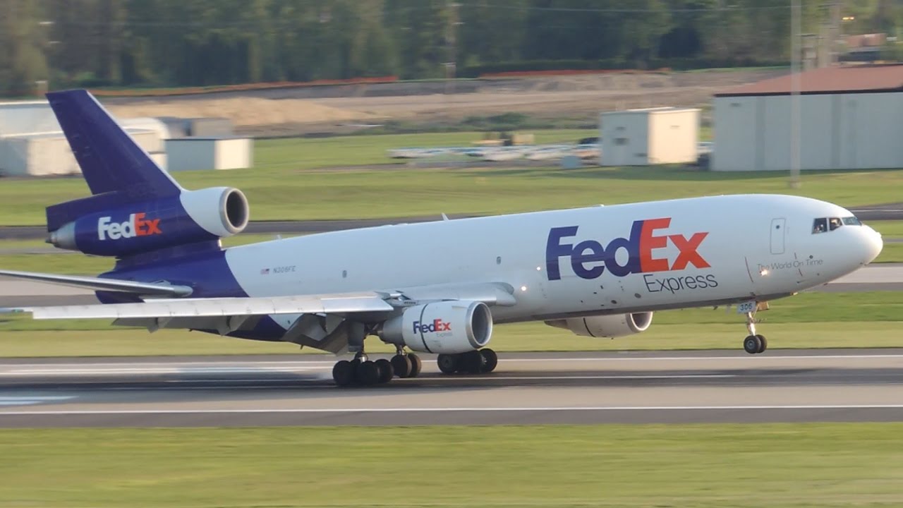 FedEx McDonnell Douglas MD-10-30F [N306FE] landing in PDX