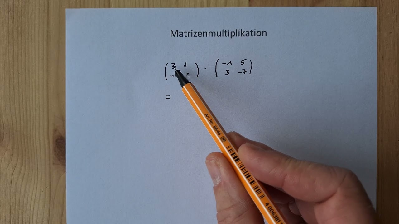 Matrizenmultiplikation von zwei 2x2 Matrizen handschriftlich