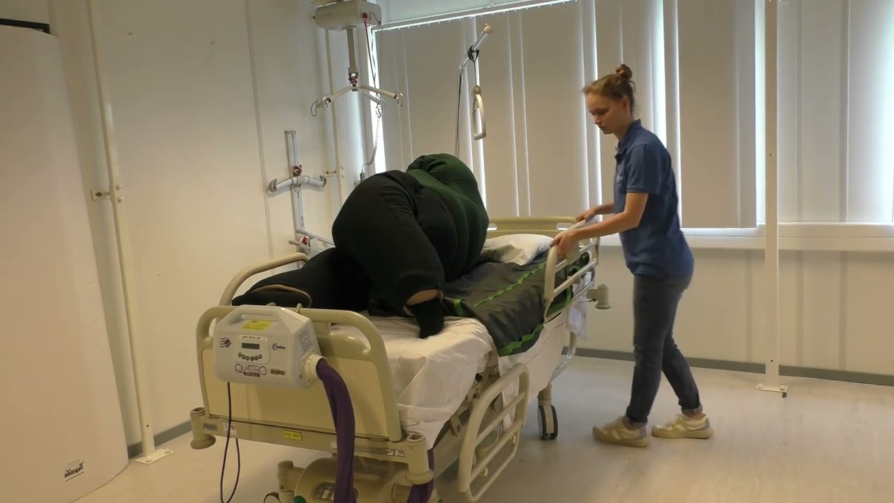 Obese zorgvrager: glijzeil aanbrengen via de kantelmethode