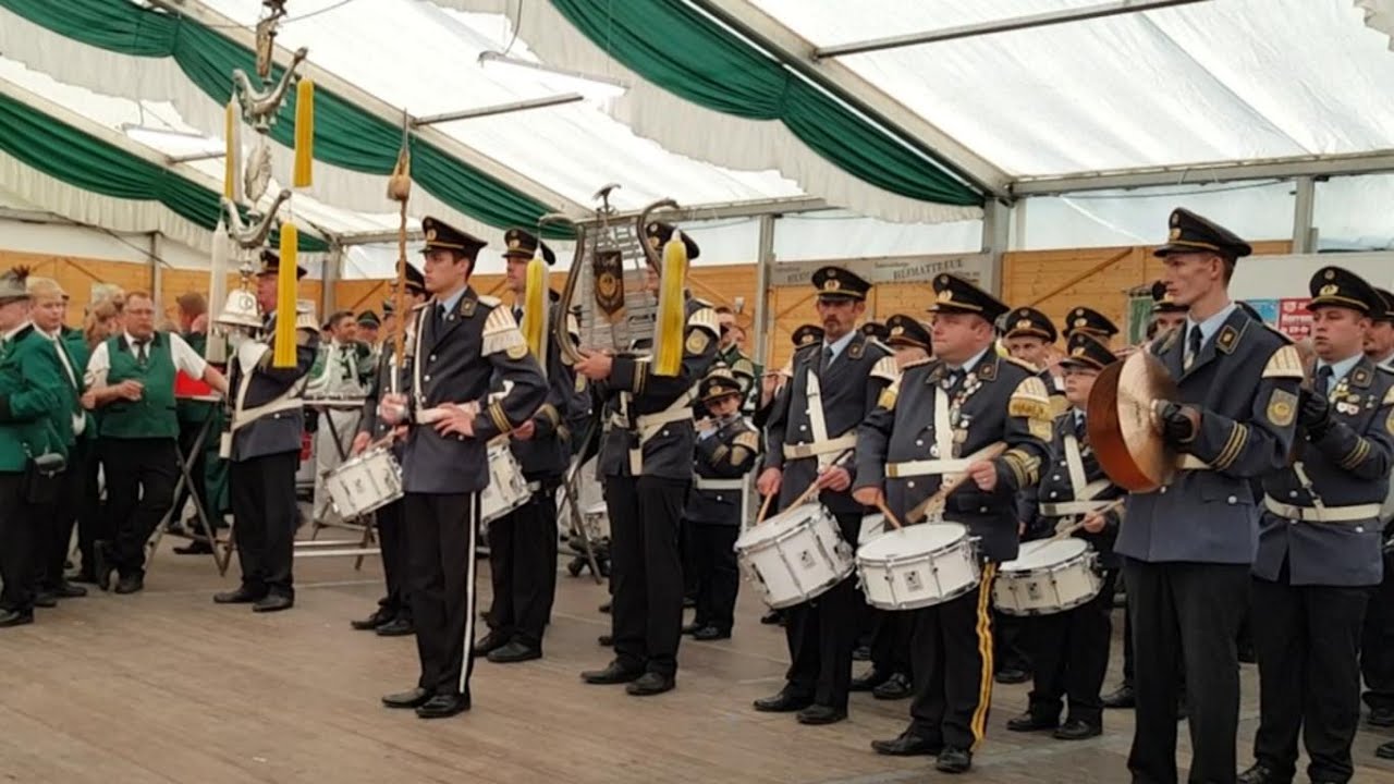 Schützenfest Elfgen-Belmen 2015 [Einmarsch des Königs ins Festzelt]