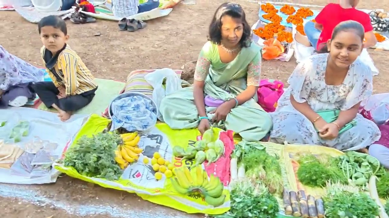 बालचिमुकल्यांचा आठवडी बाजार जिल्हा परिषद शाळा हातनुर च्या प्रांगणामध्ये भरविण्यात आला.