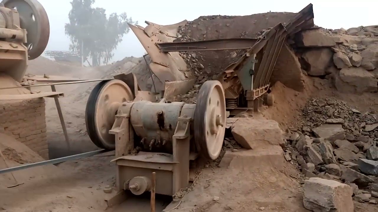 Big  Rock Jaw Crusher  Machin  in  Action. l powerful  Stone  Crushing  ASMR Sounds. 