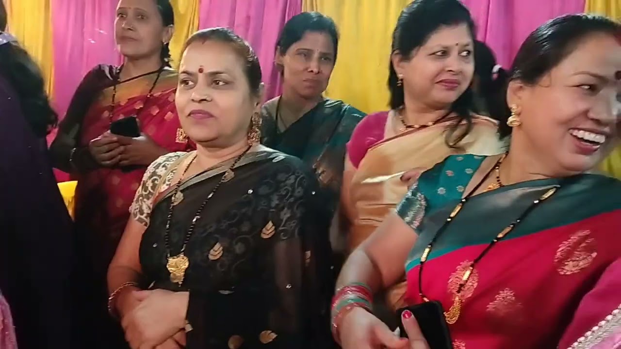 आज गए हम मेहंदी में