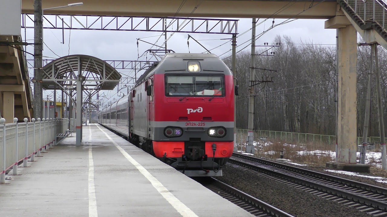 Электровоз ЭП2к-225 с пассажирским