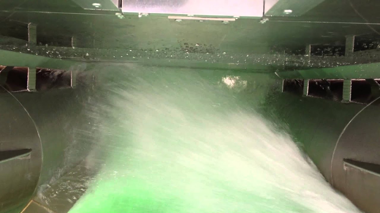 wave shield under pontoon boat with lifting strakes