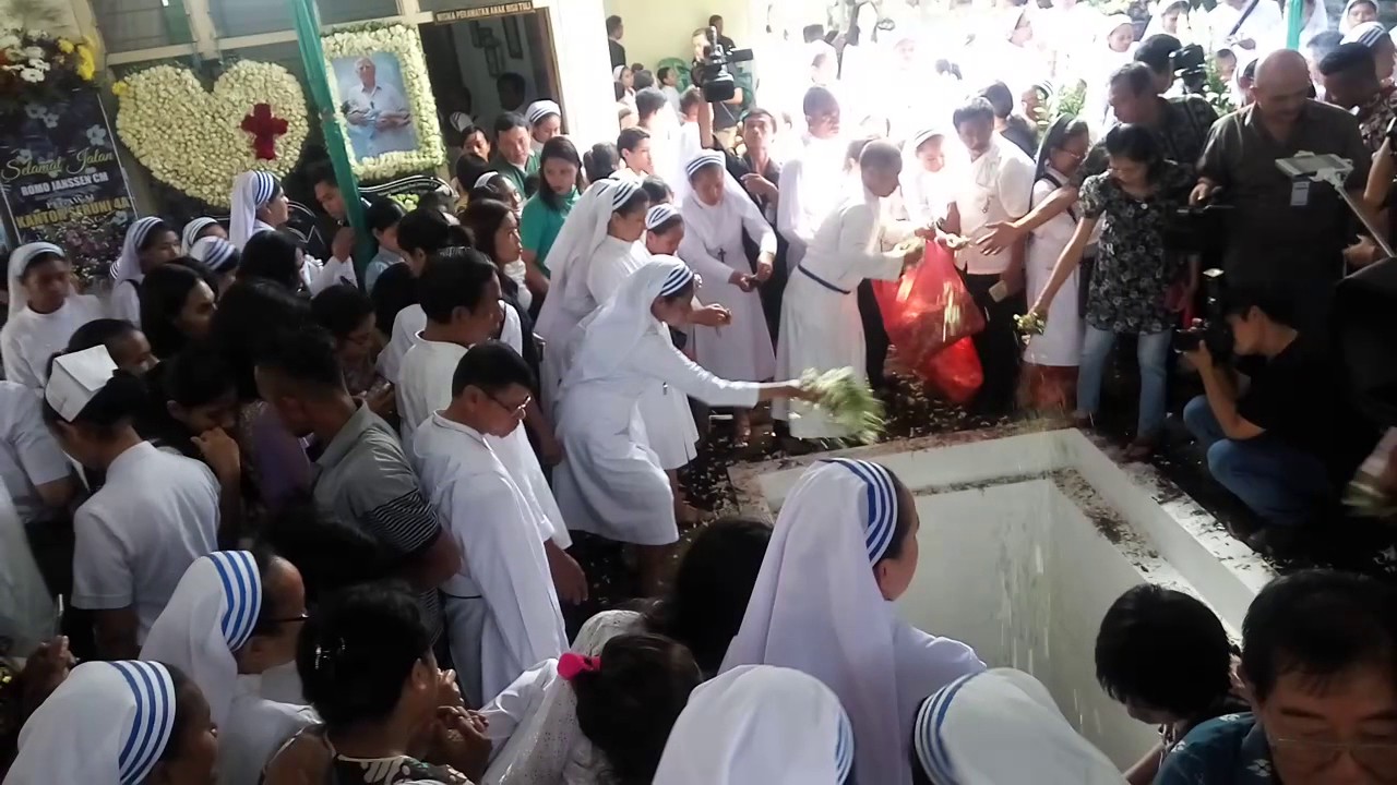 UPACARA PEMAKAMAN Romo Paul H Janssen 24 APRIL 2017