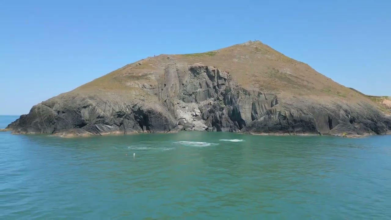 mwnt in cardigan bay - dolphins and sunset 4K