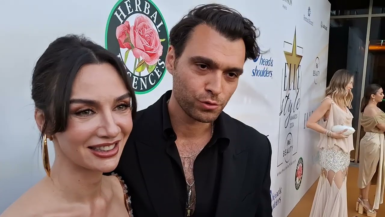 Yeni aşıklar ilk kez el ele ! Birce Akalay davete yeni sevgilisi ile katıldı!