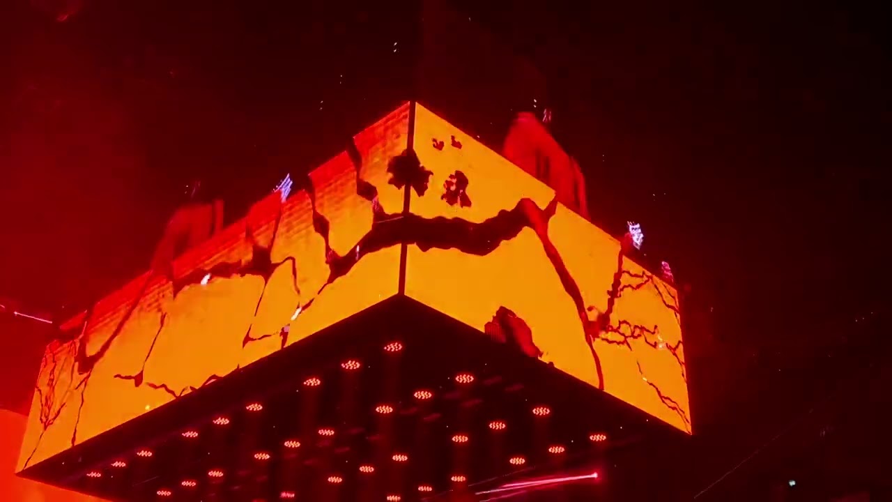 Linkin Park - Heavy Is The Crown (Live at London O2 Arena)