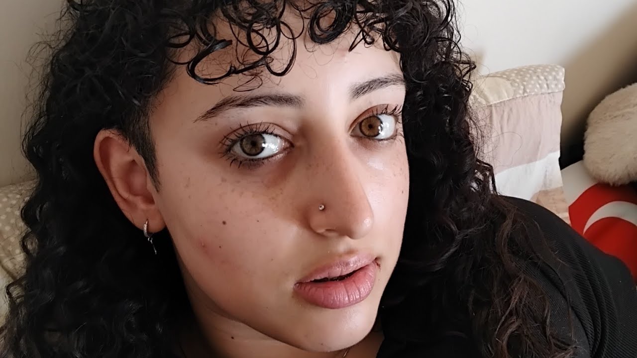 Melankolik bir güzelliğim var şekerim
