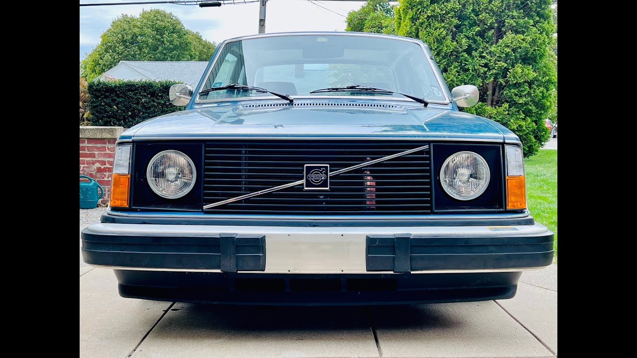 1977 Volvo 242/ 240 with dual weber 45 DCOE carburetors