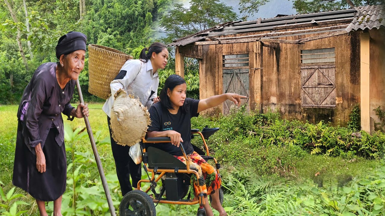 Homeless girl and poor old lady help disabled girl when she is in trouble