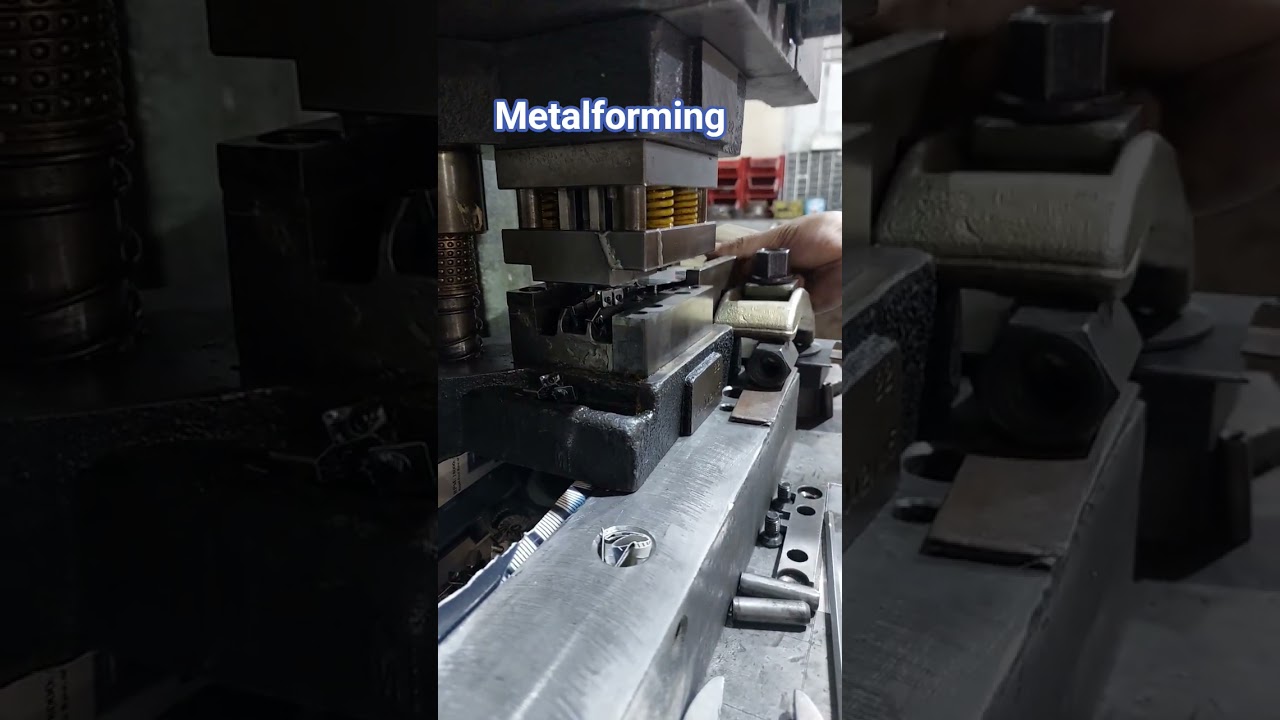 Progressive die for dental floss cutter production 