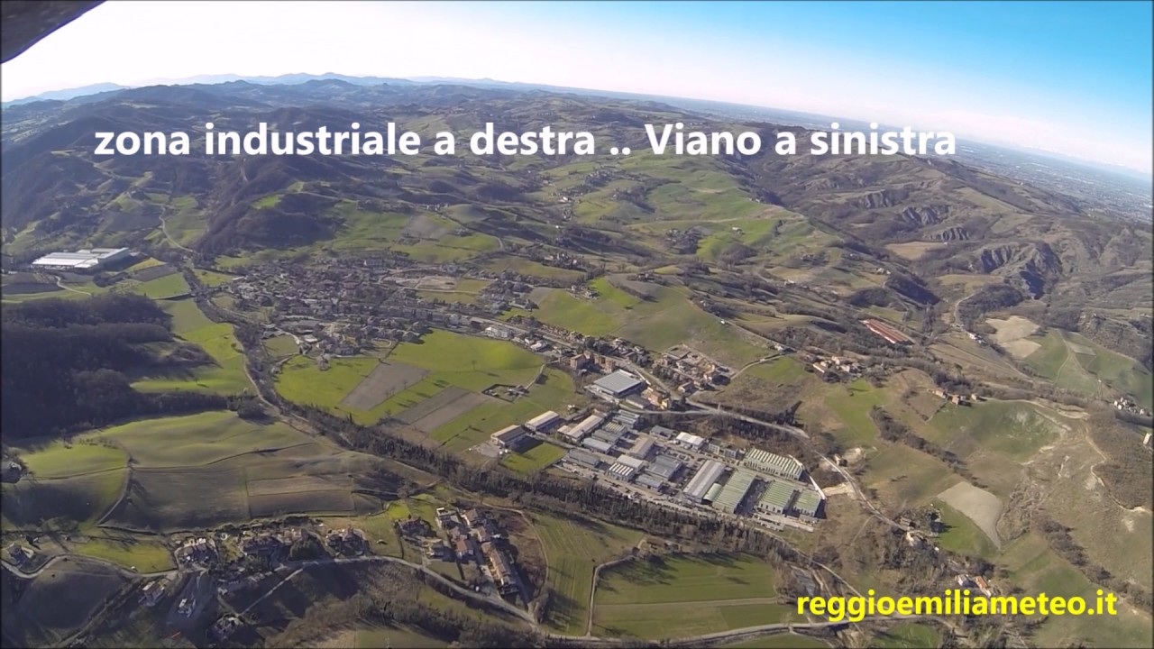 In volo sulla valle del Tresinaro, tra  Baiso, Viano e Scandiano