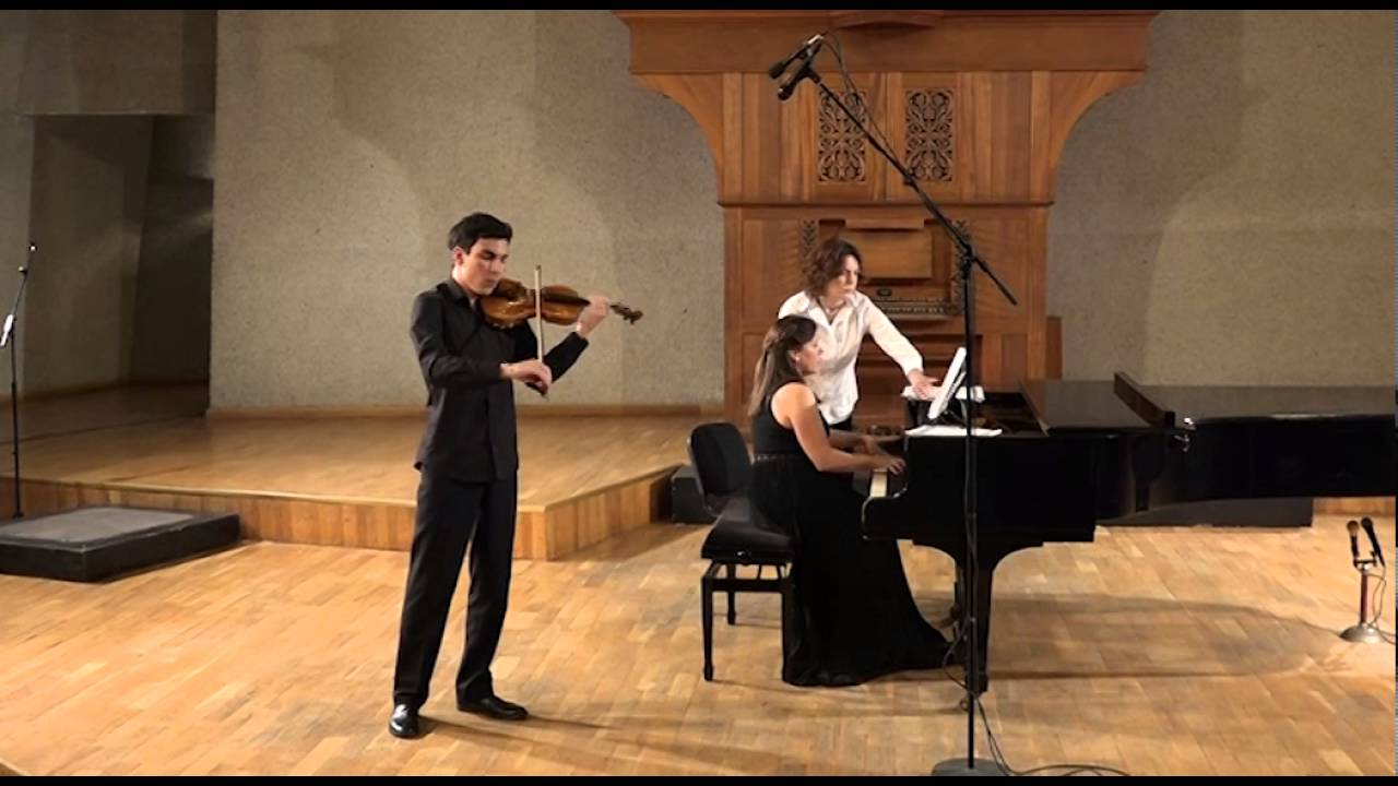 Arthur Kurghinyan · Claude Debussy -  En Bateau
