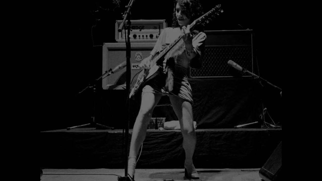 PJ Harvey - Ecstasy - The Dogs Bollix, Auckland 17.1.03 - Recorded by Head.