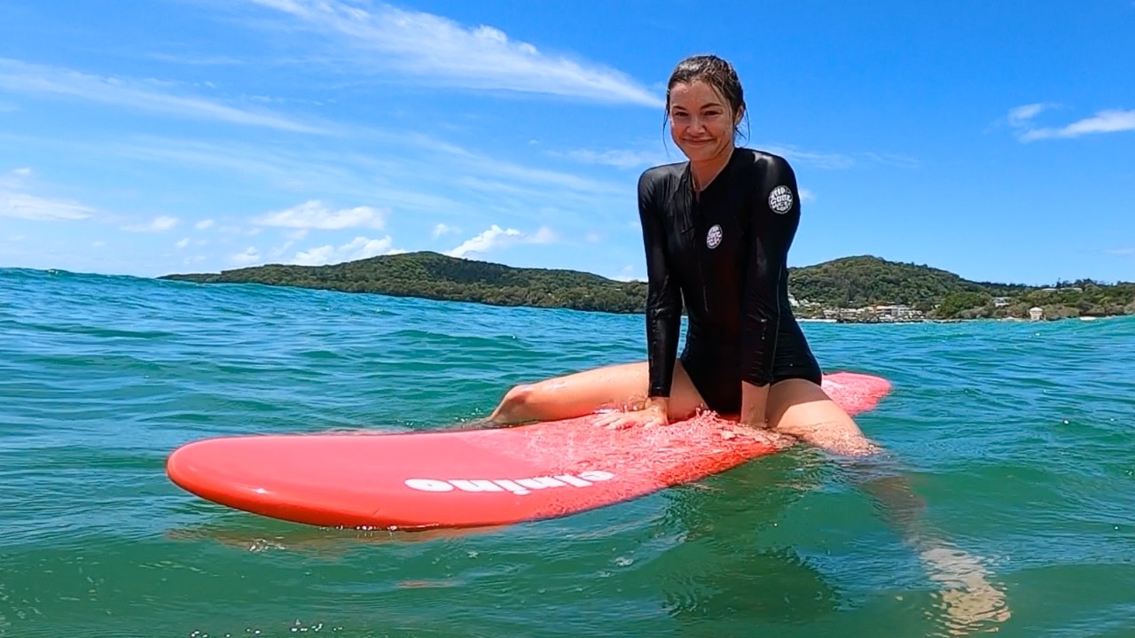 Jesse Teaches His Girlfriend To Surf (She's actually good?!)