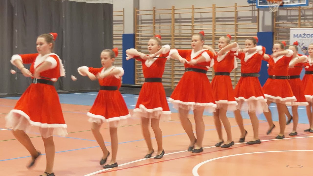 Formacja Baton Klasyczny Świąteczny Junior - Fantazja Dobrodzień - V Ogólnopolski Konkurs Mażoretek