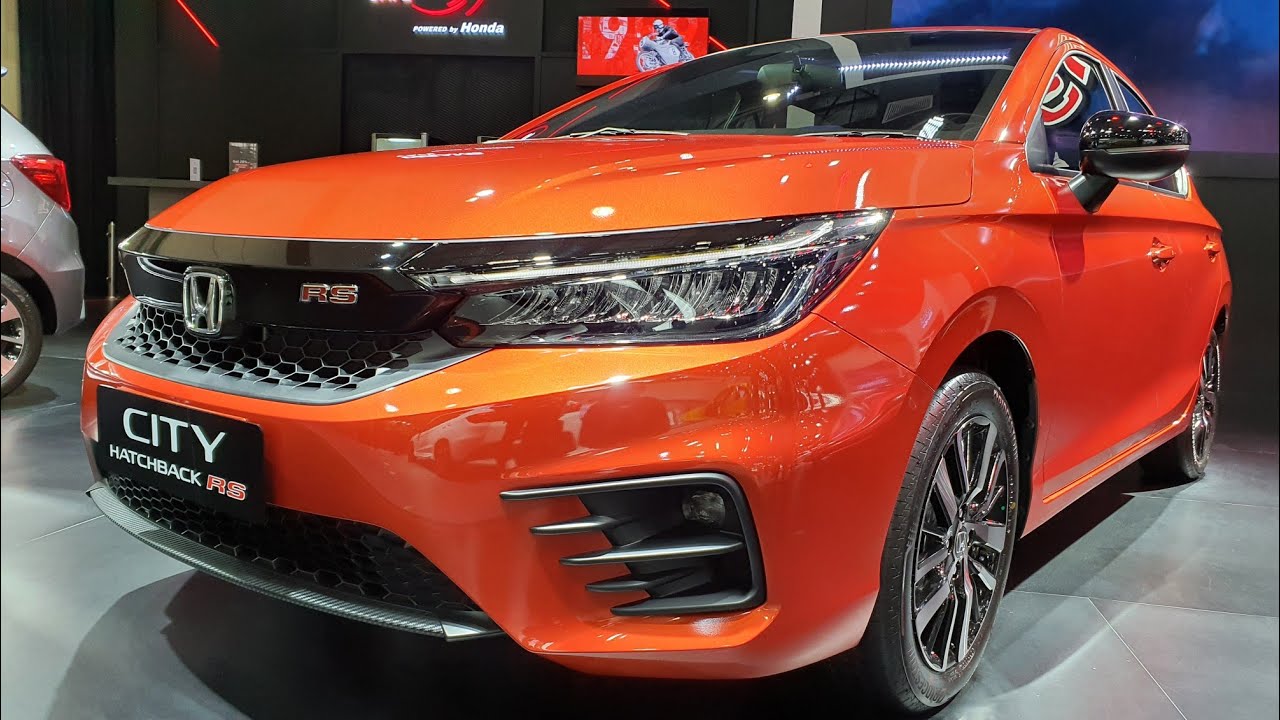 Honda City Hatchback 1.5L RS CVT 2022 года выпуска, цвет Phoenix Orange Pearl &mdash; детали экстерьера...