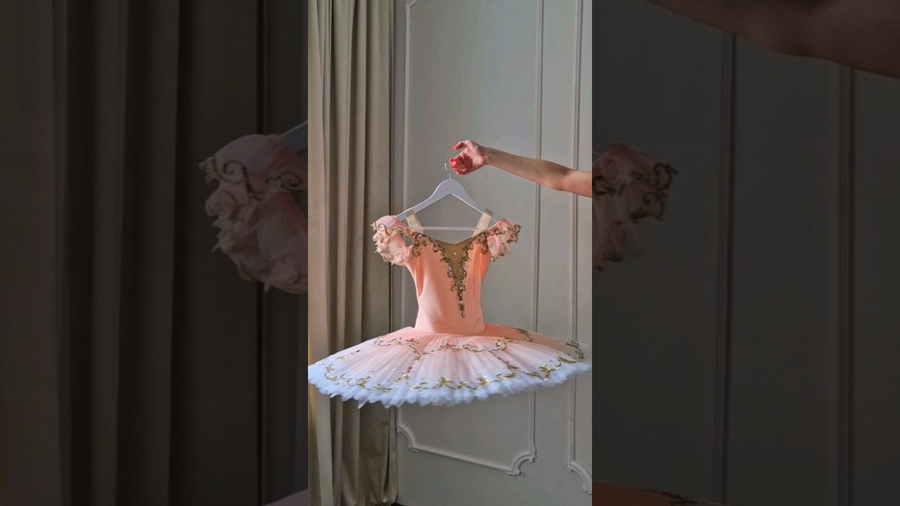 Making a tutu plate in 15 seconds!🤩🌸 #ballet #sewing #ballettutu #costume #balletcostume