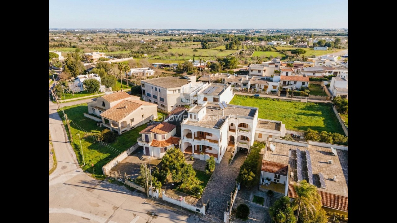 Villa bifamiliare in vendita a Surano.