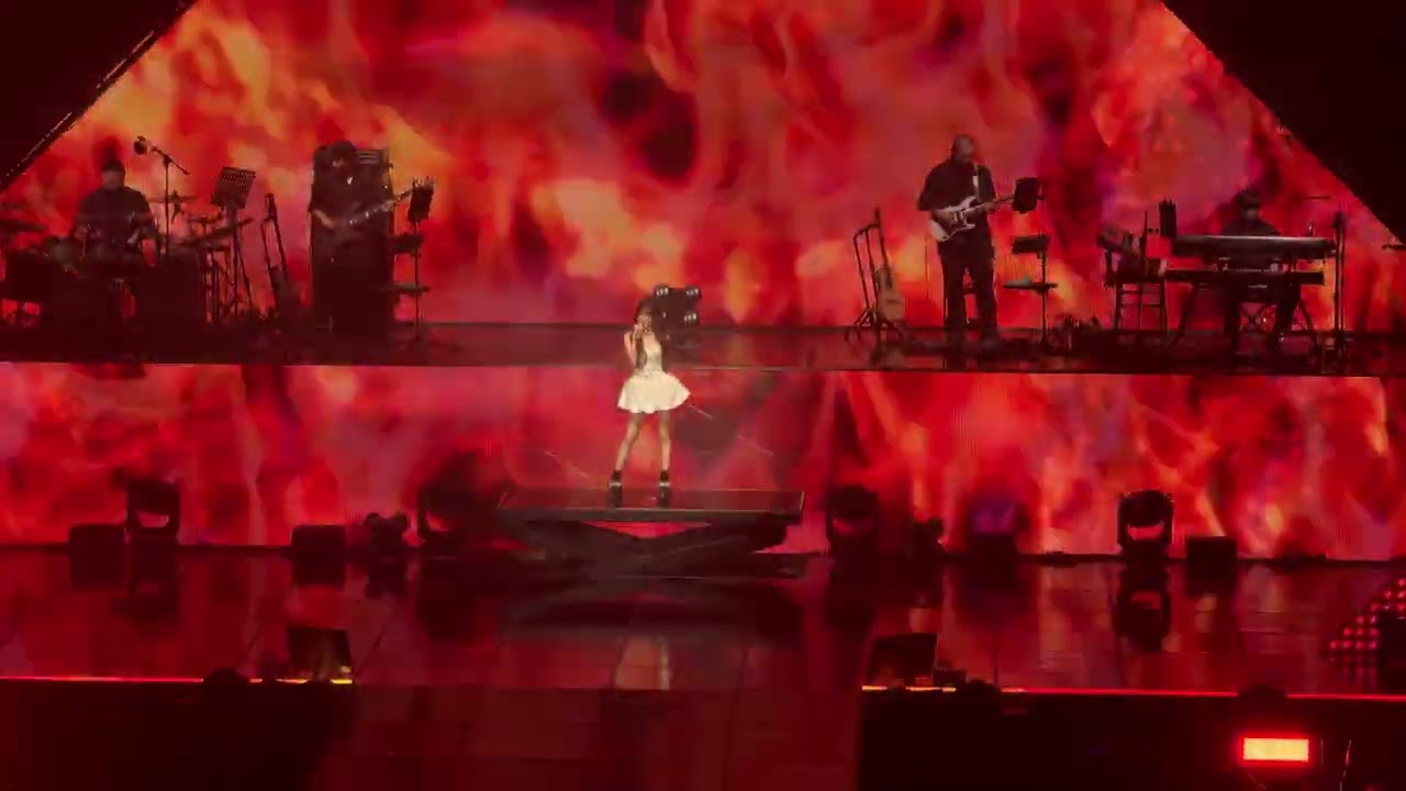 웬디 - Intro + Fireproof | 26.03.01 W:ealive Encore Day2